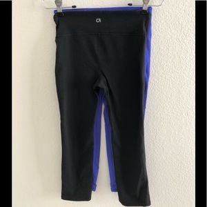 2 Pairs of Gapfit cropped workout pants